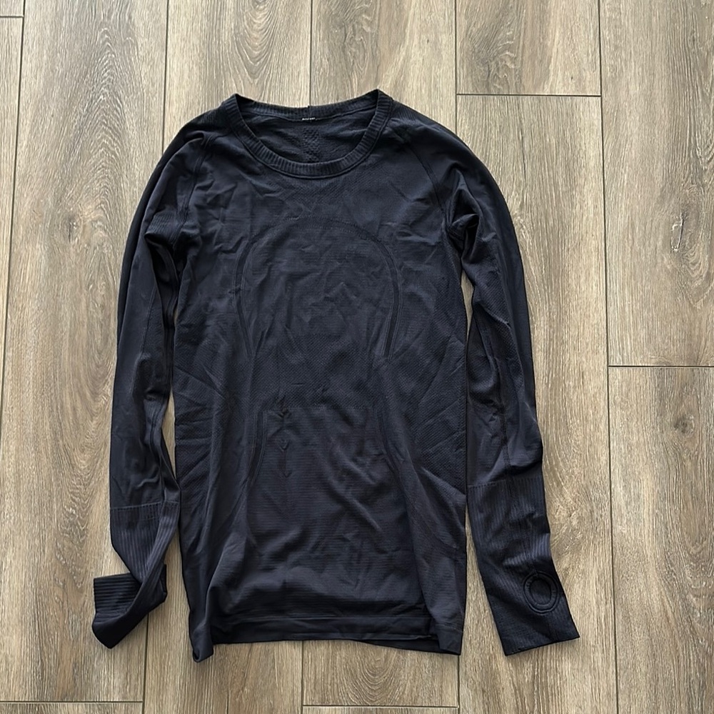 LULULEMON WOMANS ACTIVE WEAR SHIRT SIZE 2